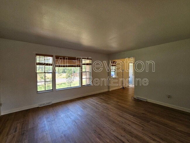 Building Photo - 6824 S Willow St