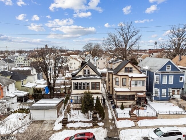 Building Photo - 335 Boulevard