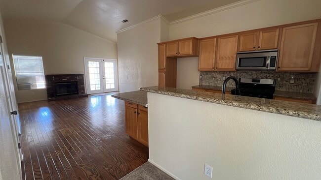 Building Photo - East Lancaster Home