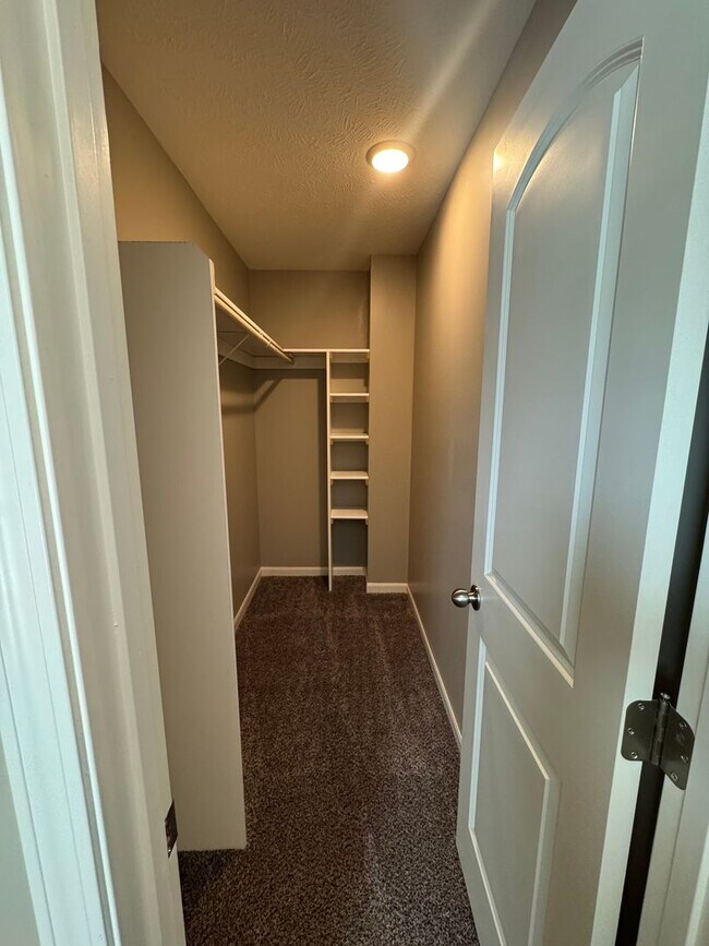 Building Photo - 1059 N 170th Ave
