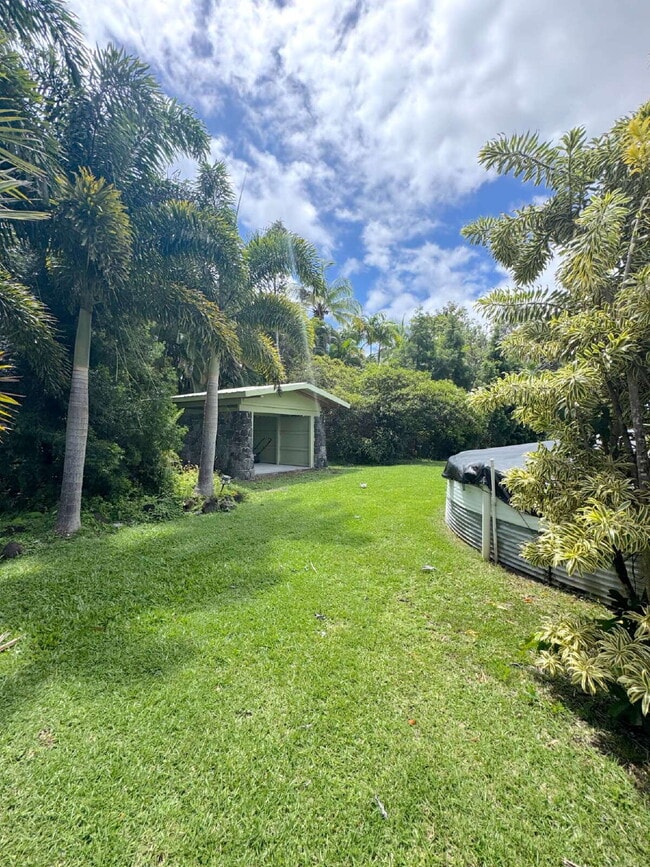 Building Photo - "Charming 3-Bedroom Retreat with 2 Full Baths in Keaau's Tranquil Paradise!"