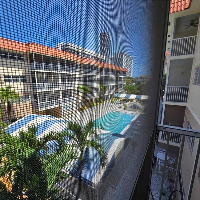 Building Photo - 2097 S Ocean Dr