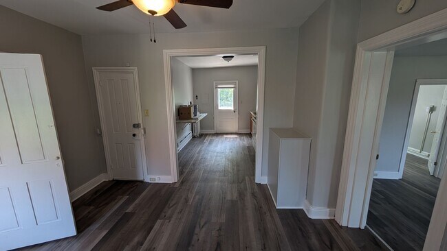 Building Photo - Spacious 1 Bedroom in Heart of Midtown Har...