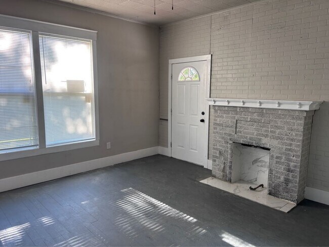 Building Photo - 1925 11th St