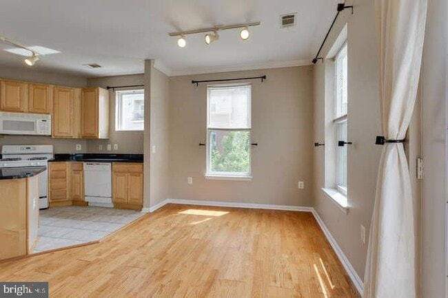 Building Photo - 2765 Centerboro Dr