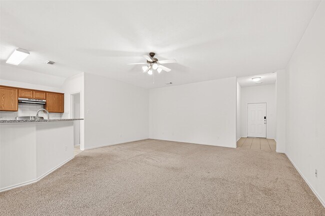 Building Photo - 10 Druids Glen Pl