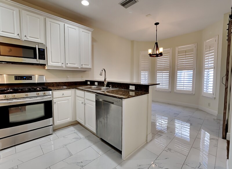 Building Photo - 3315 W De Leon St