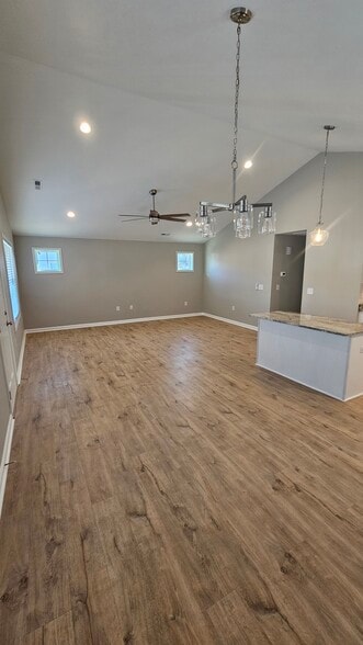 Building Photo - 2150 Windsor Ave