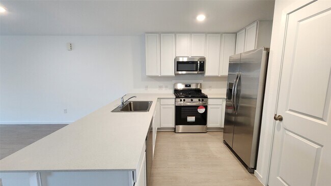 Building Photo - 26735 Feather Reed Dr