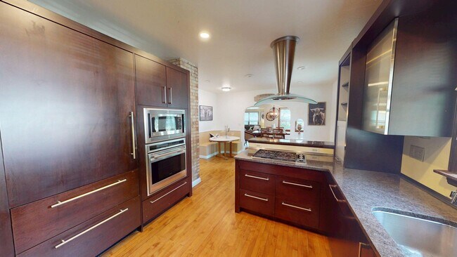 Building Photo - 1625 N Union St