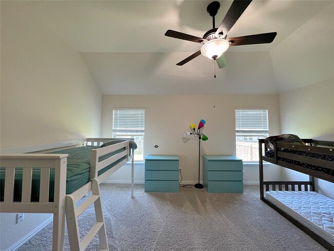 Building Photo - 709 N Emory Cove