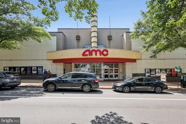Building Photo - 3013 S Columbus St