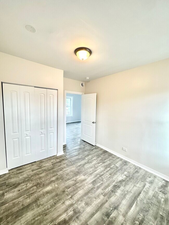 Building Photo - 1245 N Karlov Ave