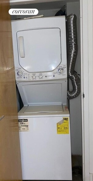 Building Photo - 2066 5th Ave