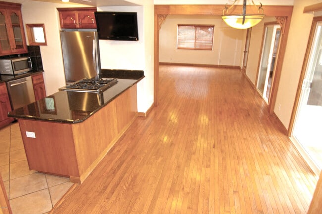 Building Photo - 268 Lake Sherwood Dr