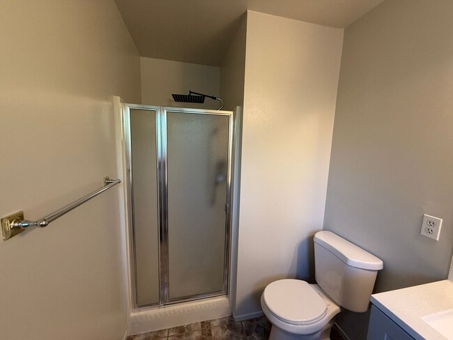 Building Photo - Single story home in east Modesto!