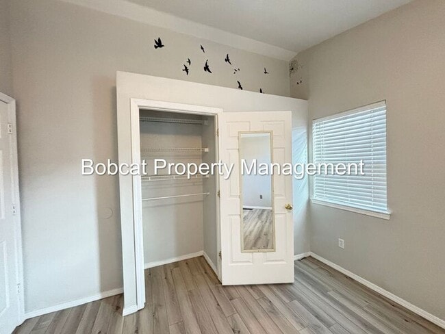 Building Photo - 2319 Blue Haven Ln