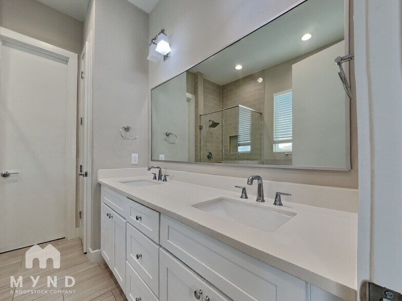 Building Photo - 5902 Gardendale Dr