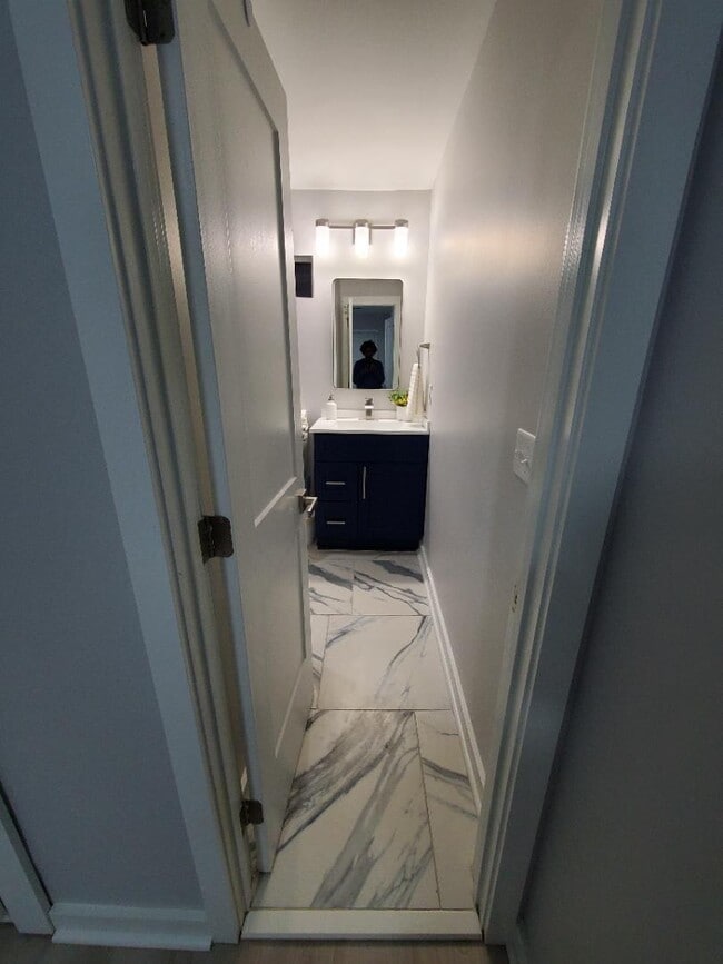 Building Photo - 294 Quick St