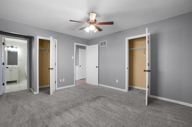 Building Photo - Spacious 4-Bedroom Home Near STL Airport i...
