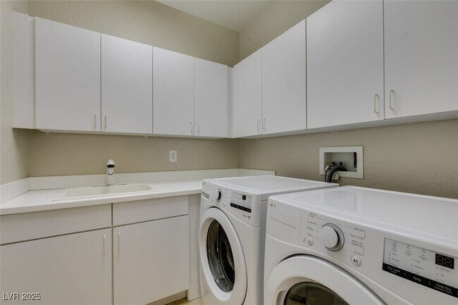 Building Photo - 2531 Findlater St