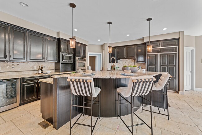 Building Photo - 12932 Sunset Bluff Ct
