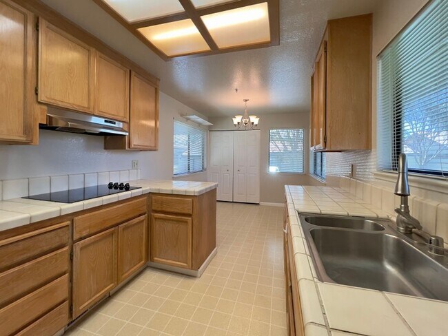 Building Photo - 64 Fountain Grove Cir