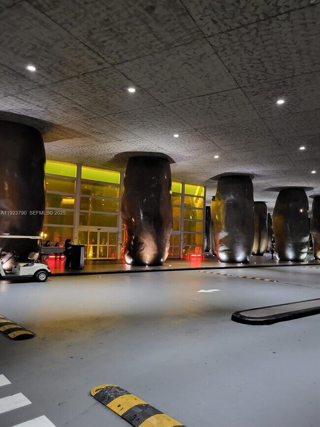 Building Photo - 465 Brickell Ave