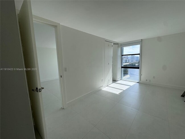 Building Photo - 3625 N Country Club Dr