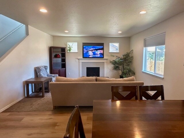 Building Photo - 61489 SE Luna Pl