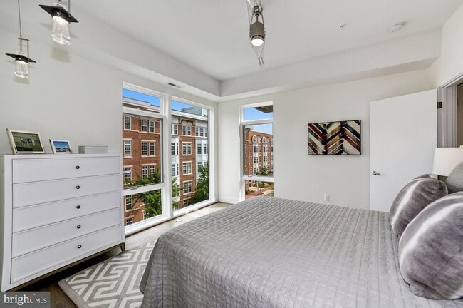 Building Photo - 1468 Belmont St NW