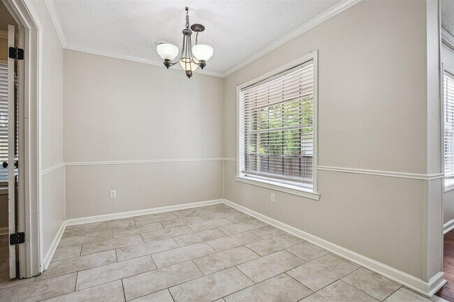 Building Photo - 2232 Burfordi Ln