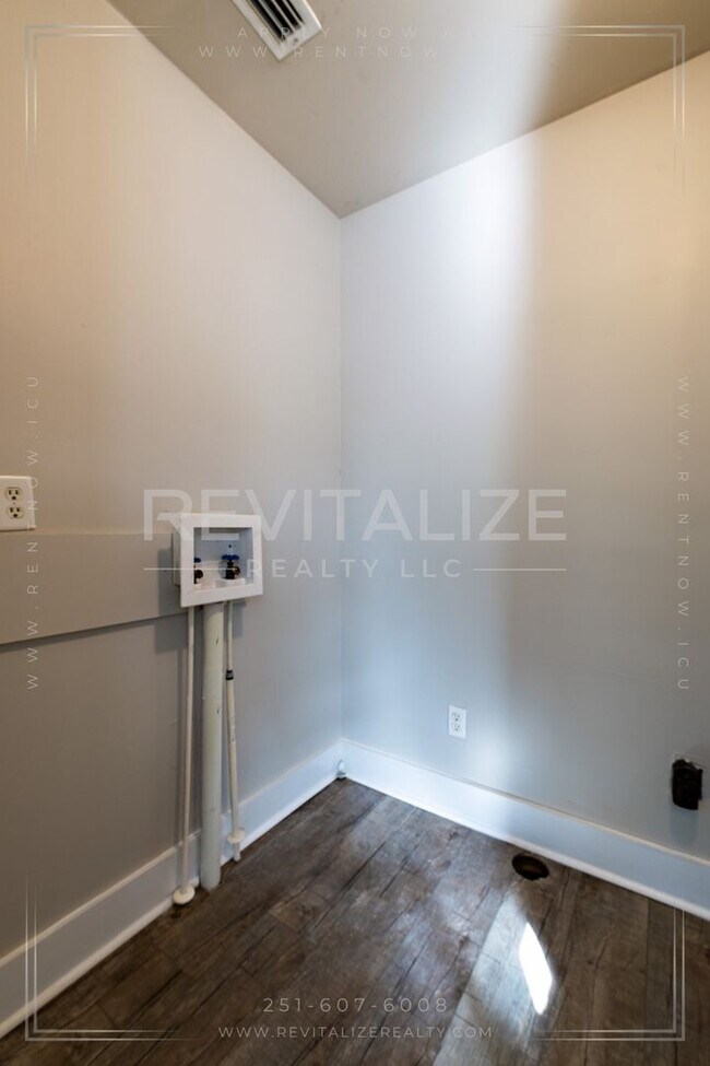 Building Photo - 1746 Cody Rd N
