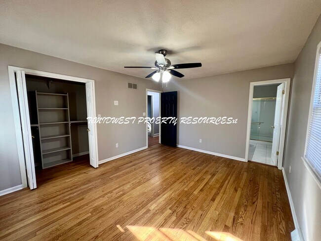 Building Photo - Spacious 4-Bedroom, 3-Bathroom Home with Fenced Yard and Bonus Spaces!