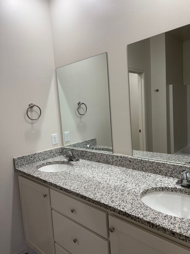 Building Photo - Beautiful 2bedroom New Construction Duplex