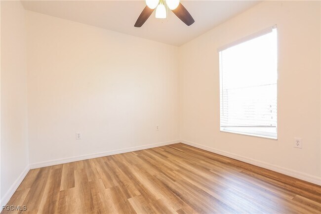 Building Photo - 1333 Roosevelt Dr
