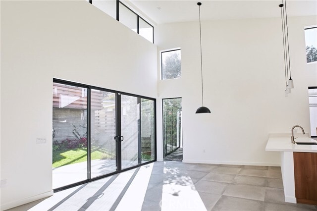 Building Photo - 929 E 68th St