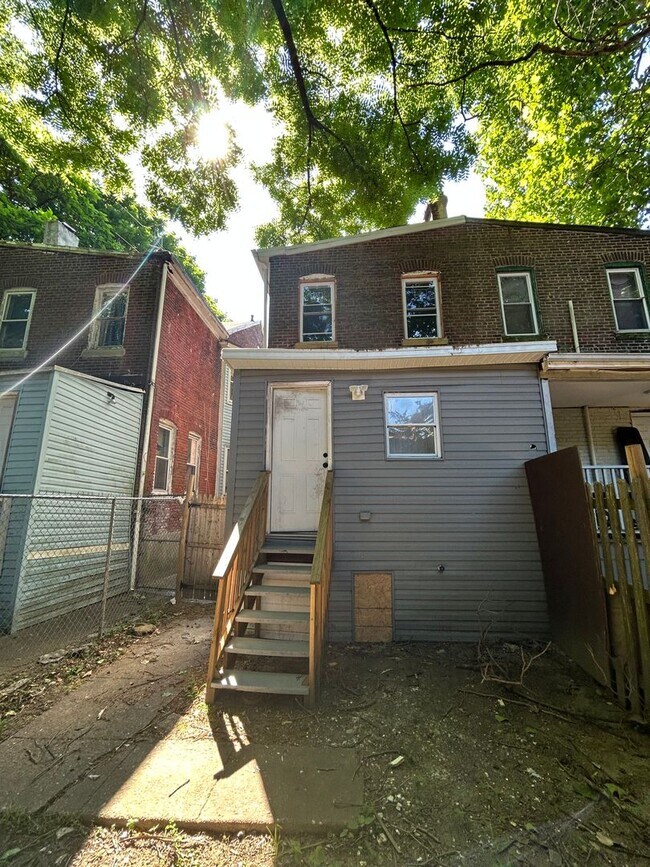 Building Photo - 156 Hoffman Ave