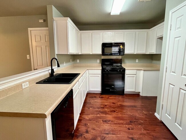 Building Photo - 2825 Deerfern Ln