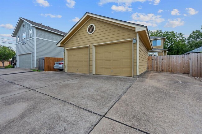 Building Photo - 5412 Grover Ave