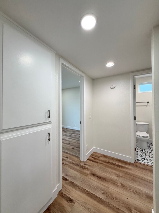 Building Photo - Spacious 5-Bedroom, 2-Bath Retreat in Quiet Oxnard Neighborhood