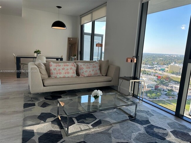 Building Photo - 121 NE 34th St