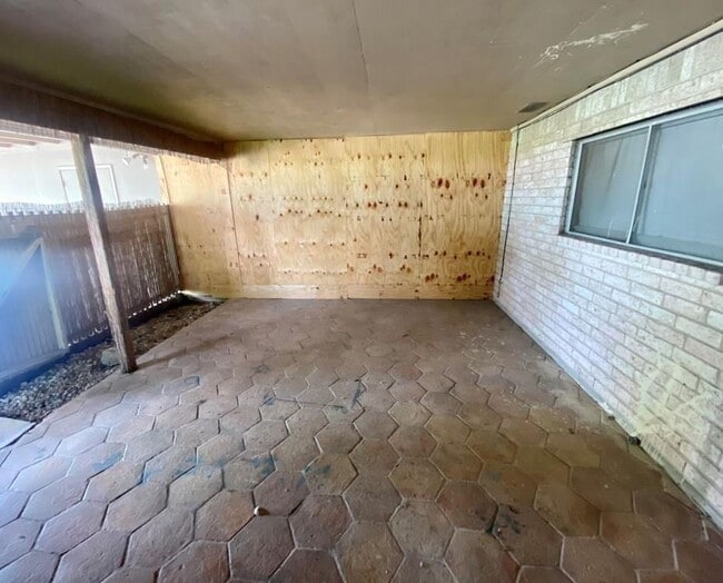 Building Photo - 5025 Meandering Ln