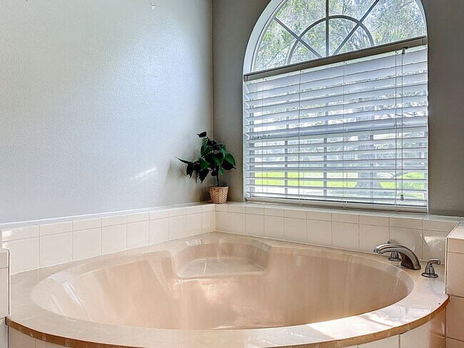 Building Photo - Discover your peaceful retreat in Wekiwa W...