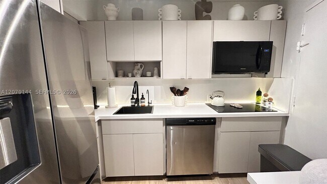 Building Photo - 2899 Collins Ave