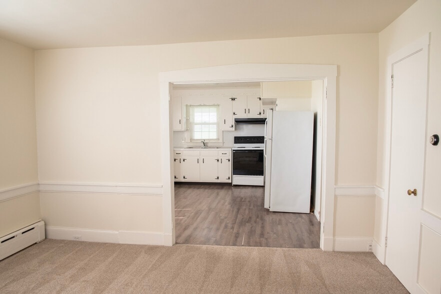 Building Photo - 488 S Colebrook Rd