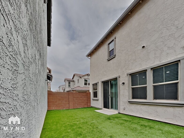 Building Photo - 14238 W Hackamore Dr.