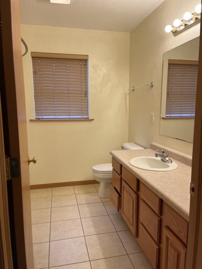 Building Photo - "Spacious 3-Bedroom Side by Side Duplex in...