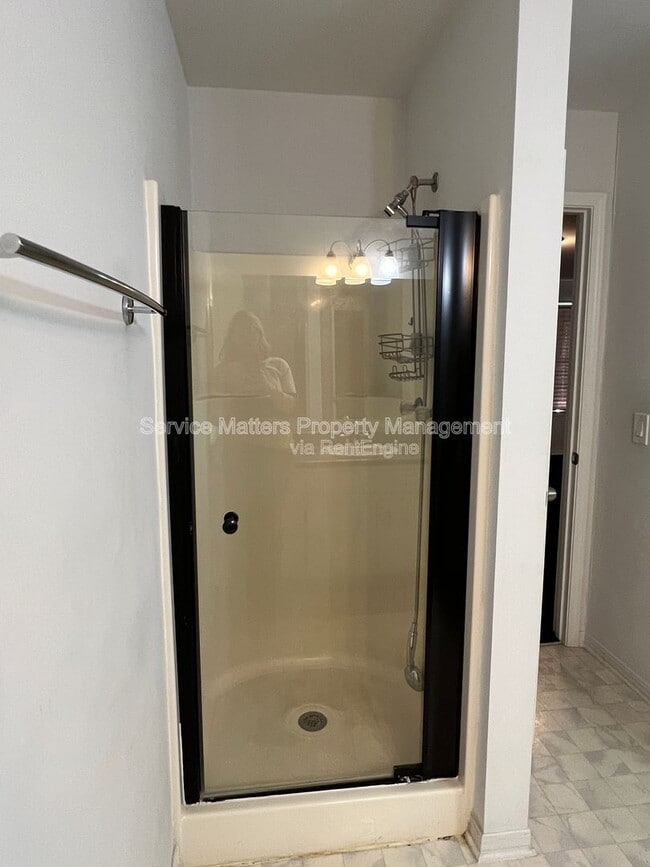 Building Photo - 2017 Coral Creek Dr