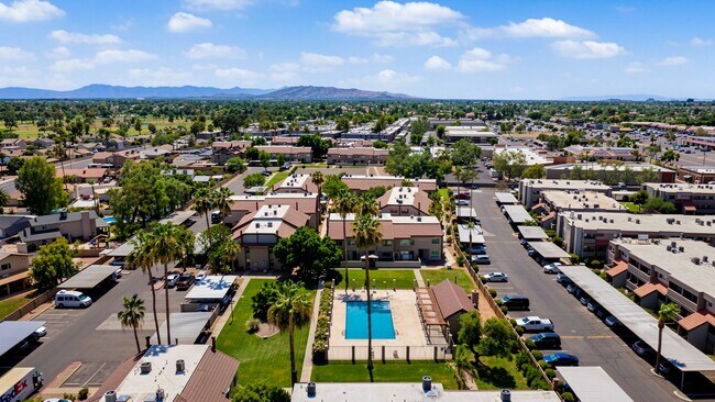 Building Photo - Stylish Dobson Glen Townhome | Updated Kitchen, Loft & Pool Access
